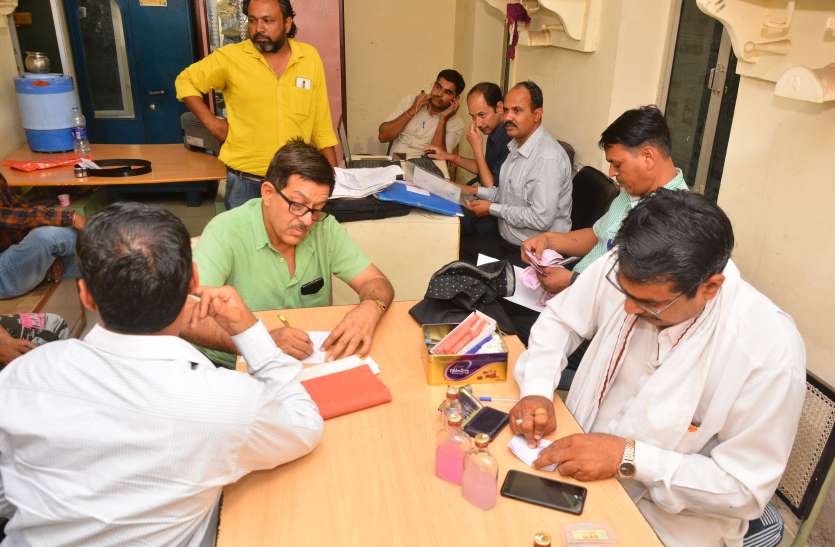 रिश्वत के लिए डोली नीयत रिश्वत के लिए डोली नीयत