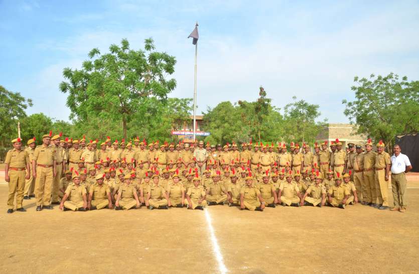 143 policemen honored with best work श्रेष्ठ कार्य पर हुए 143 पुलिसकर्मी सम्मानित