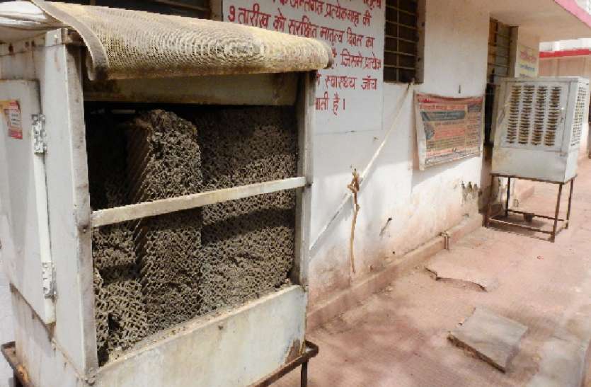 Temparata district hospital, patients suffering from heat तप रहा जिला अस्पताल, गर्मी से तड़प रहे रोगी