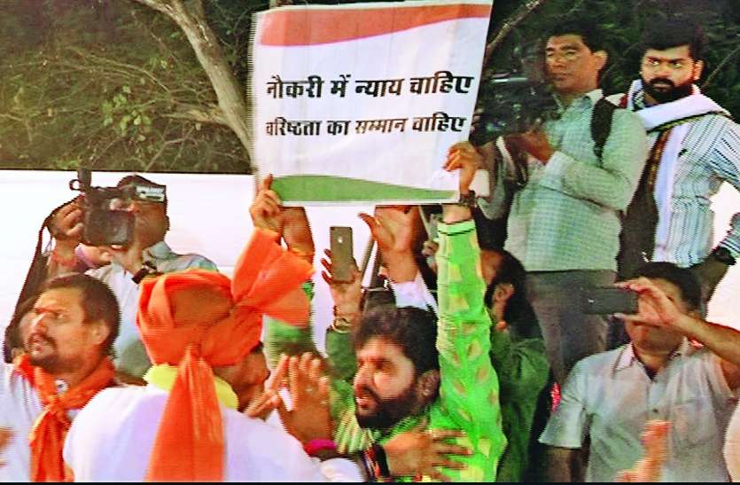 news वाहनों के काफिले के साथ निकली शोभायात्रा, स्वागत में पुष्पों की वर्षा