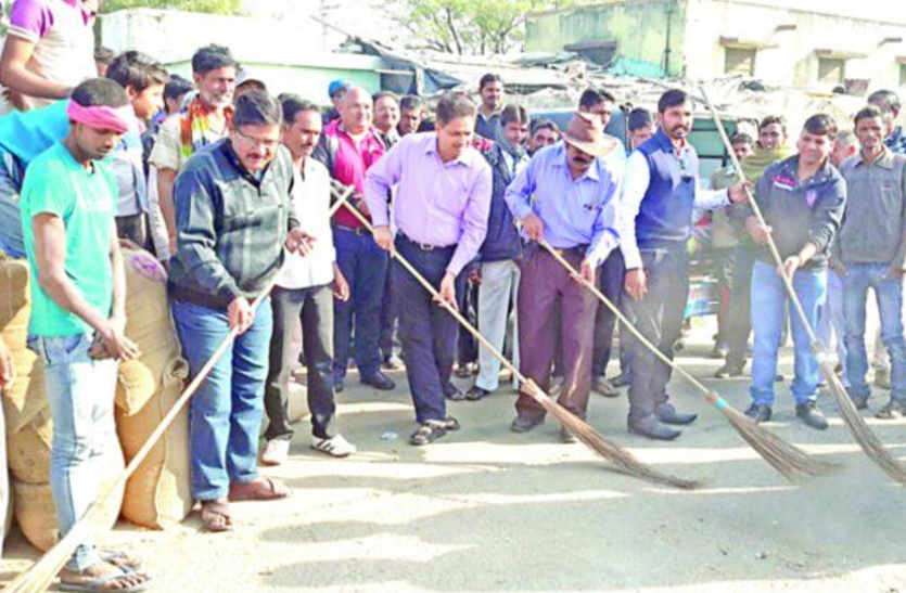 bhilwara, bhilwara news, Clean India Day Festival in bhilwara, Latest news in bhilwara, Bhilwara News in hindi, Hindi News in bhilwara, Latest hindi news in bhilwara जिले में 384 पंचायतों में होंगे स्वच्छ भारत दिवस समारोह