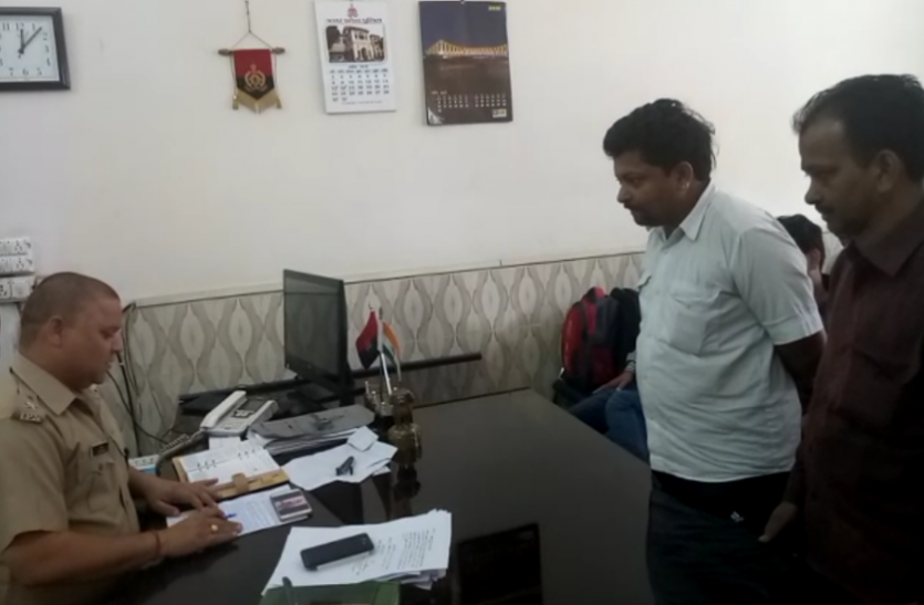 shamli शादी के बाद पति जब सो रहा था कमरे में तो पत्नी ने किया एेसा काम