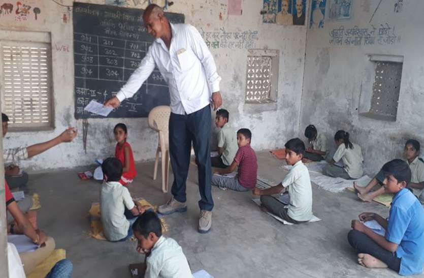 jalorenews अलमारी का ताला तोडक़र प्रश्न पत्र निकाले, एक घंटा देरी से हुई परीक्षा