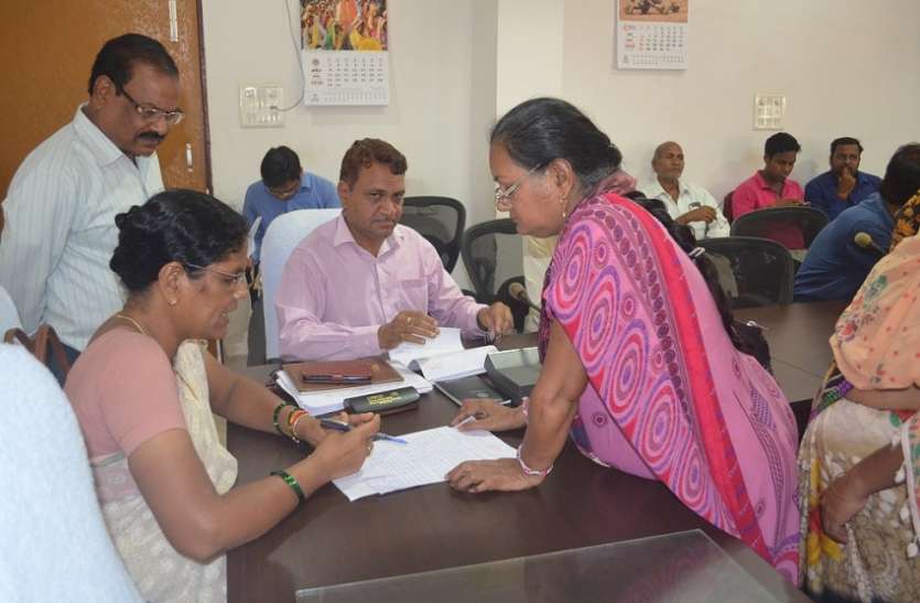 balaghat news अधूरे कपिल धारा कुएं का निर्माण कार्य पूर्ण कराए जाने की मांग