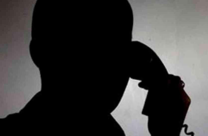 noida news युवती का नंबर पाने के लिए फर्जी अधिकारी बन गया शख्स, फिर किया ये काम