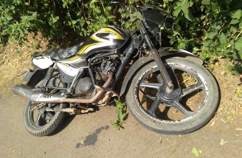Road Accident in Jabalpur-Bhopal National Highway Near Narsinghpur,road accident in narsinghpur ,road accident in mp,bike accident in jabalpur one man death,crime,bike accident in national highway,Jabalpur,narsinghpur news, दो बाइक सवारों के बीच जबरदस्त भिड़ंत, एक की मौत
