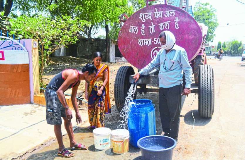 200 Rs Monthly to get water from private tube well ये प्यास है बड़ी: नौ साल, 78 करोड़ खर्च, फिर भी घर-घर पानी नहीं पहुंचा पाई नपा