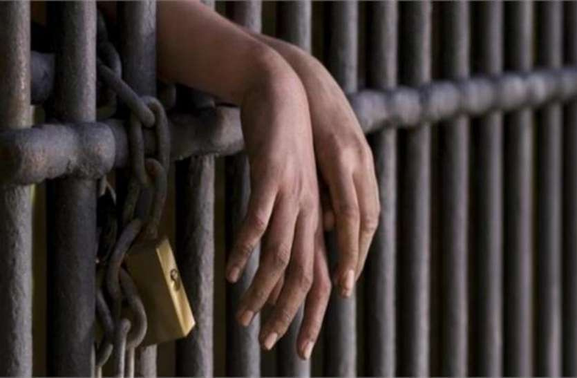 अमरीका जेल में कैदियों का खूनी संघर्ष,7 की मौत और 17 घायल