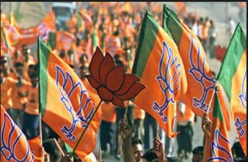 karnatka election कर्नाटक चुनाव: बीजेपी-कांग्रेस की लिस्ट में भाई भतीजावाद और दागियों को जगह