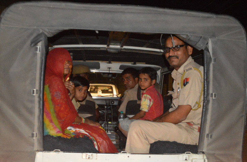 lady try to suicide with her innocent kids अपने दो मासूमों को साथ में लेकर जीवन लीला समाप्त करने झील किनारे पहुंची मां, फिर जो हुआ पढ़ें पूरी खबर