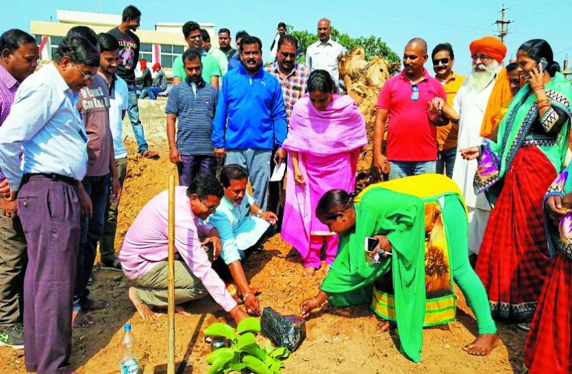 जनसहयोग बनेगा मुख्य आधार बदल रही इस तालाब की सूरत, जनसहयोग बनेगा मुख्य आधार