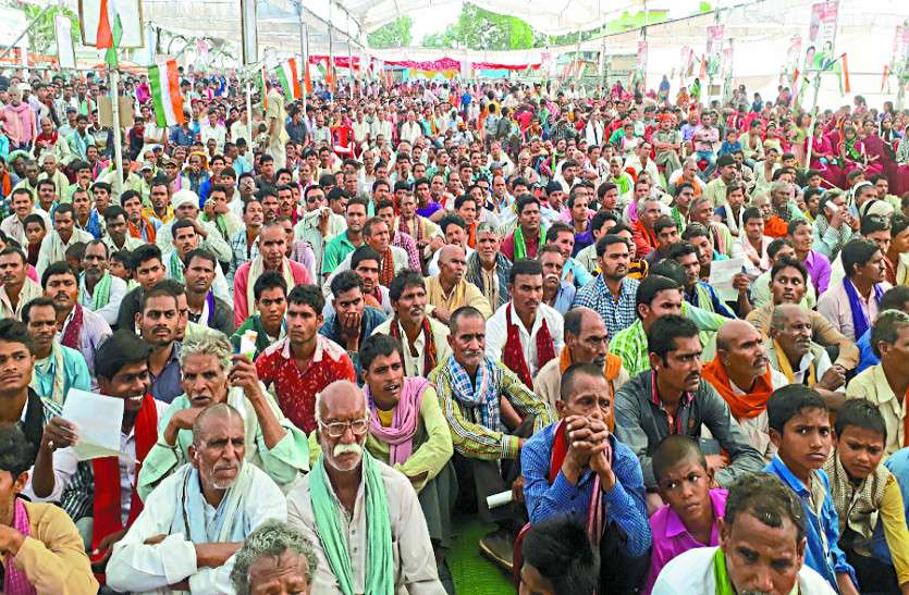 political news रमन कार्यकाल में किसानों का सबसे बुरा हाल, नहीं मिल रही गन्ना बेचने की पर्ची
