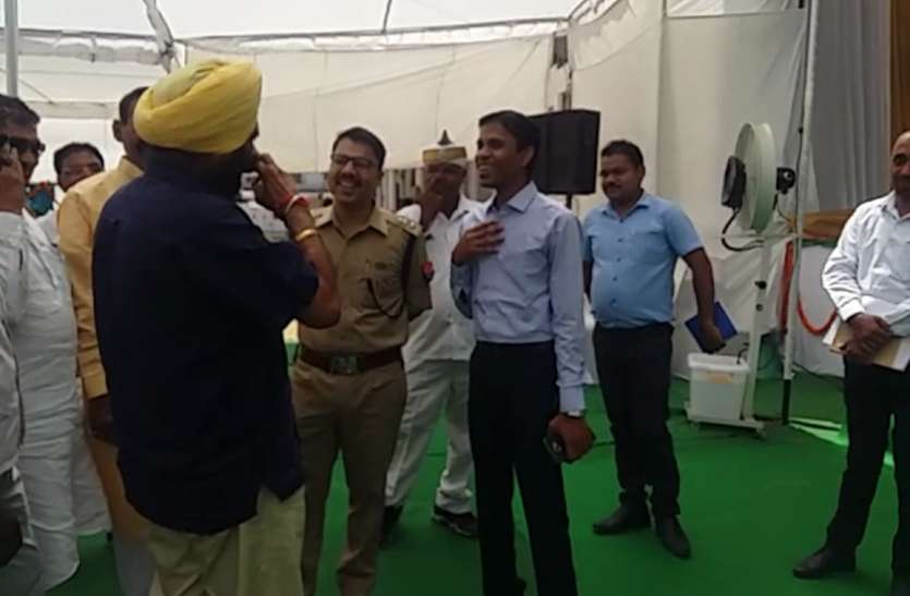 Baldev Singh Aulakh रामपुर के डीएम और एसपी ने की योगी के इस मंत्री की तारीफ, जानिए क्यों