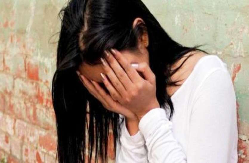 Rape भतीजी पर चाचा की बिगड़ी नीयत, रात को कमरे में जाकर शुरु कर दिया गंदा काम