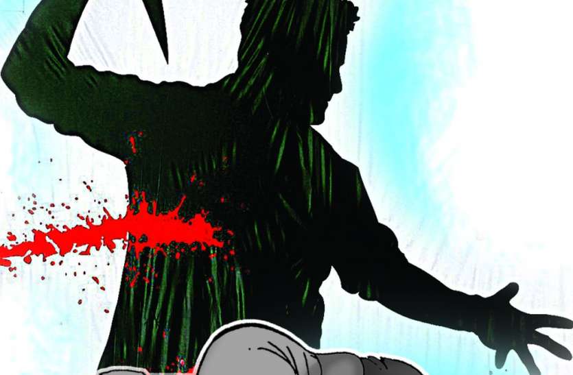 patrika पुलिसकर्मी ने धारदार हथियार से महिला पर किया हमला