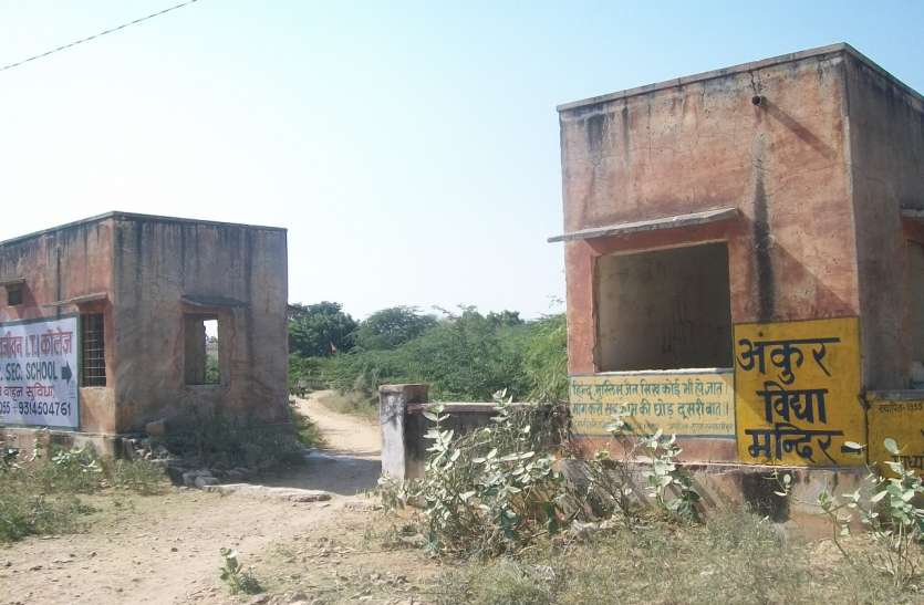 No use of rural hot market in bichun नाम का ग्रामीण हाट बाजार, किसानों को नहीं मिला कोई फायदा