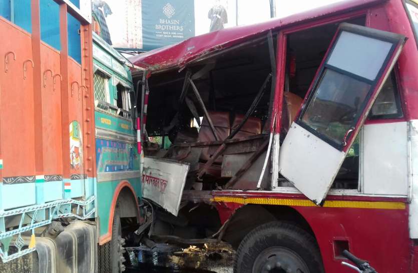 lucknow समतामूलक चौराहे पर हुआ भीषण सड़क हादसा, दर्जनों यात्री घायल, अस्पताल में भर्ती