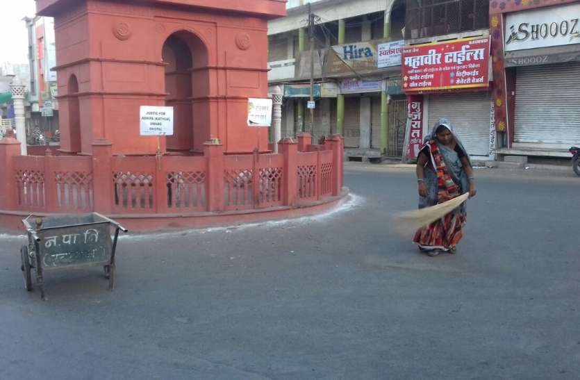 patrika 23 लाख का नई सामग्री खरीदी, उपयोग में ला रहे कबाड़