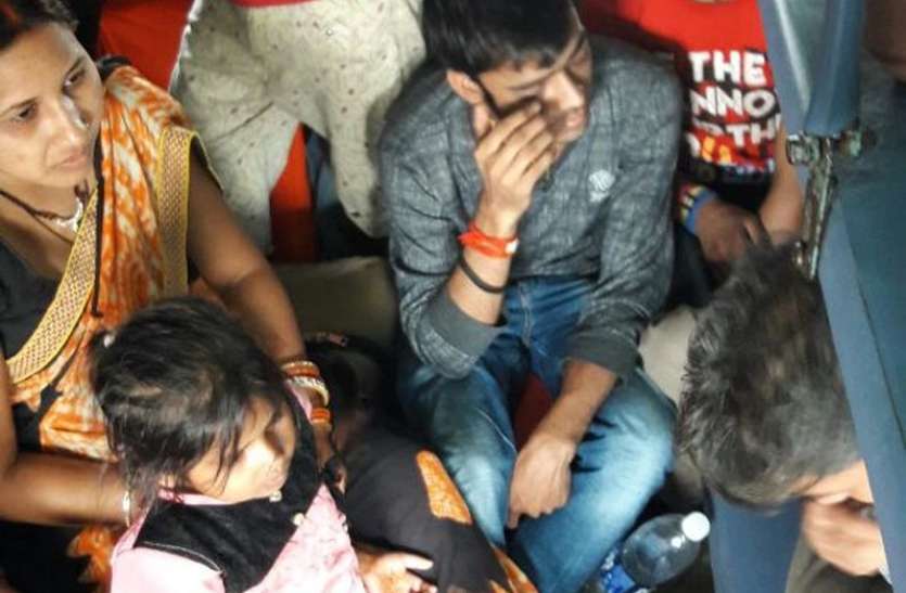 surat news बान्द्रा-पटना एक्सप्रेस में ब्लेड से यात्रियों पर हमला कर जेबतराशी