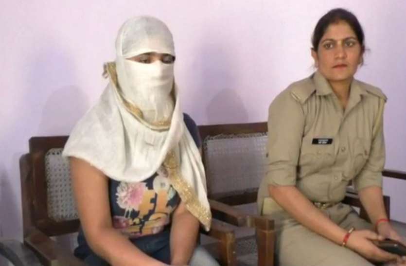 girl पहले मां के साथ बनाए संबन्ध, फिर बेटी को बनाया हवस का शिकार