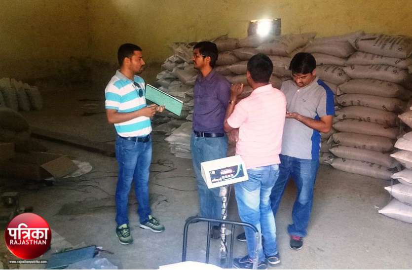 banswara बांसवाड़ा : जांच दल के सामने बोले किसान- गेहूं तोलने के लिए निरीक्षक मांग रहा था कमीशन