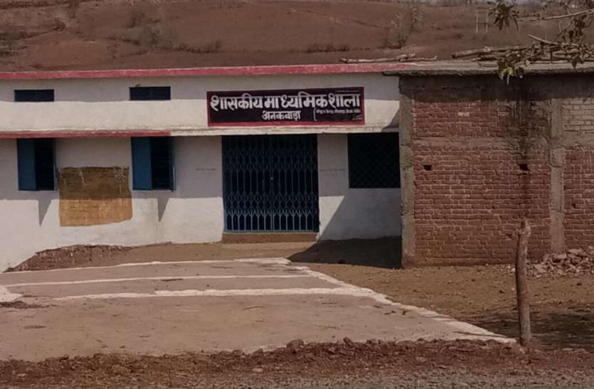 See also such schools are in the district देखिए ऐसे भी विद्यालय हैं जिले में