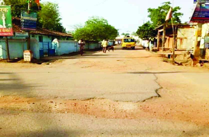 Jashpur Nagar शहर के लोग वर्षों से परेशान, सड़क मरम्मत को लेकर गंभीर नहीं अधिकारी