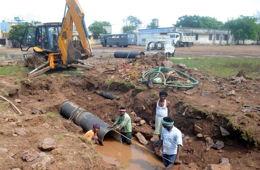 nigam Main supply line छह महीने की शिकायत को हल्के में लिया, भीषण गर्मी में व्यर्थ बह गया 30 लाख लीटर स्वच्छ पानी