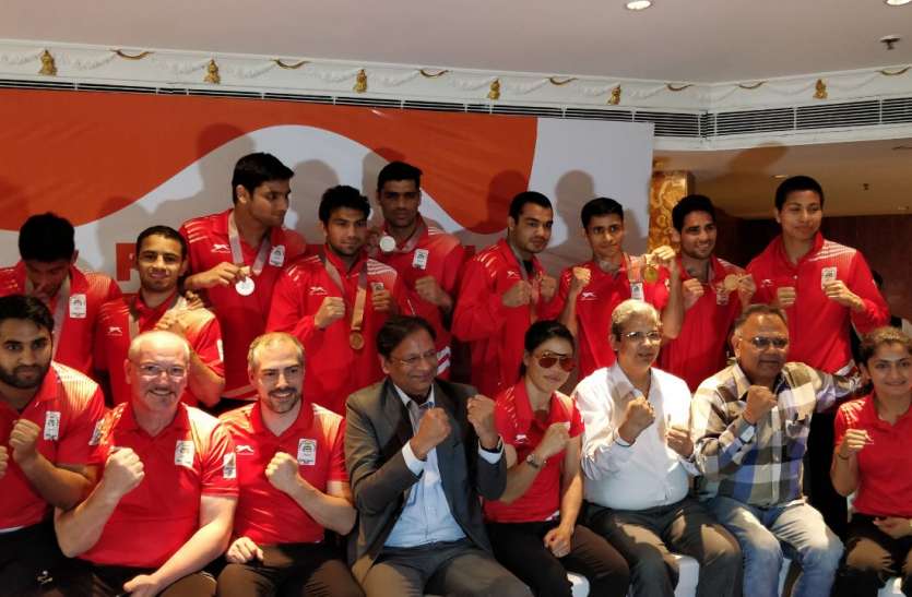 After gold coast now indian boxers are concentrating on Asian games गोल्ड कोस्ट में चमक बिखरने के बाद एशियाई खेलों के लिए कमर कास रहे मुक्केबाज