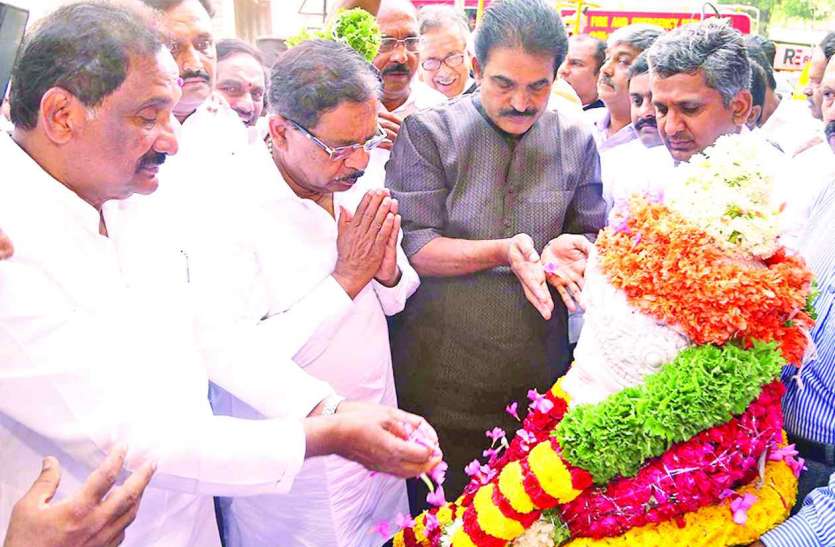 Karnataka, Basavanna बसवण्णा के आदर्श और सिद्धांत पर चलाया शासन : सिद्धरामय्या