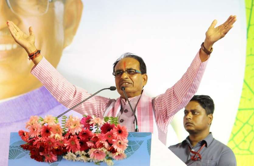 Congressmen want Jokna fire of violence in the state to vote CM शिवराज सिंह चौहान बोले-वोट की फसल काटने प्रदेश को हिंसा की आग में झोकना चाहती है कांग्रेस