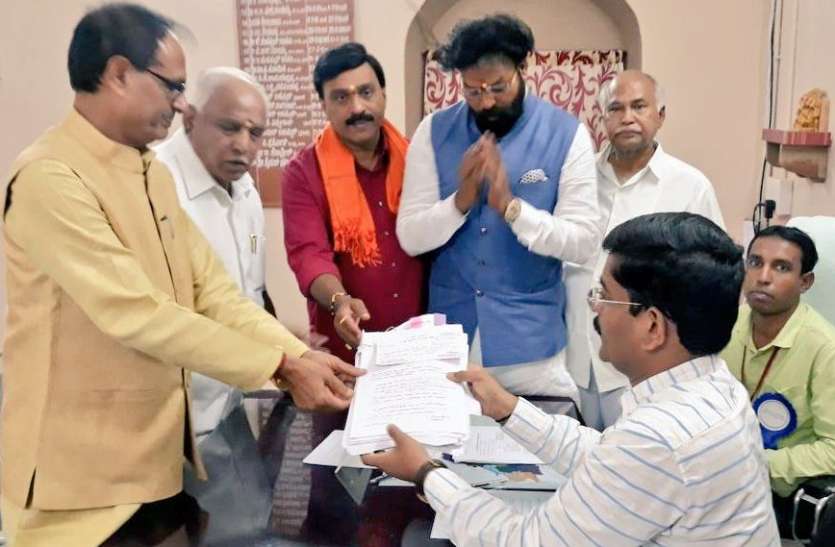 bjp चौथे दिन श्रीरामुलू सहित 368 उम्मीदवारों ने भरे पर्चे