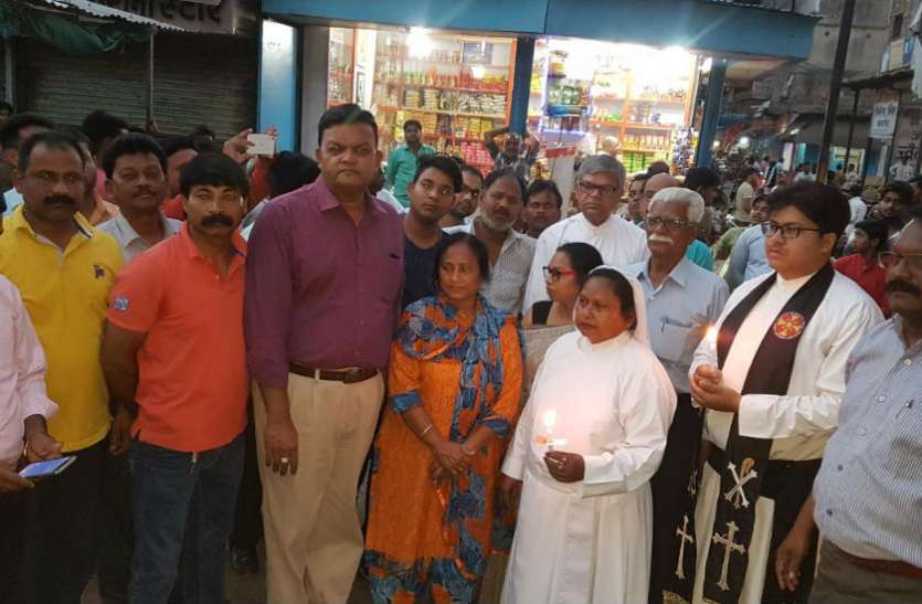 Candle March दुष्कर्म के विरोध में निकाला कैंडिल मार्च