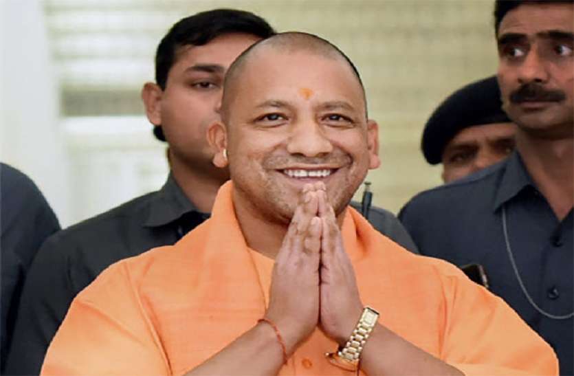 CM Yogi AQdityanath सीएम योगी पहुंचे प्रतापगढ़, जानेंगे राजा भैया के गढ़ क हाल