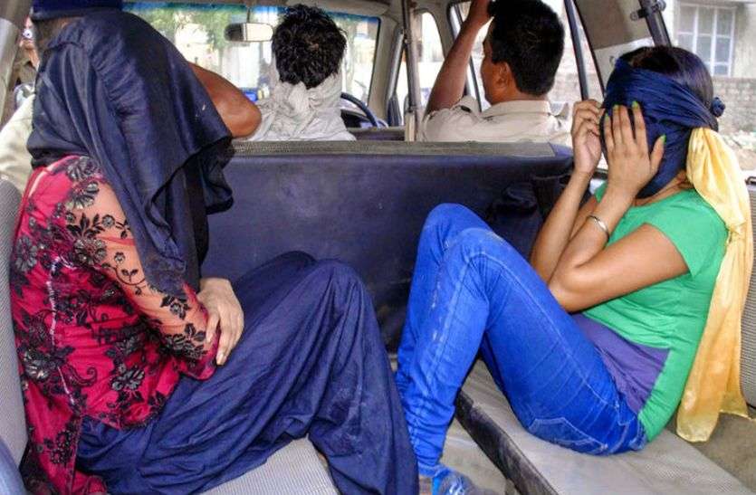 one night intimate जिस्मफरोशी के धंधे में लगाने महिला ने लडक़ी को दिया सहारा, 1000 रुपए लगाई एक रात की कीमत