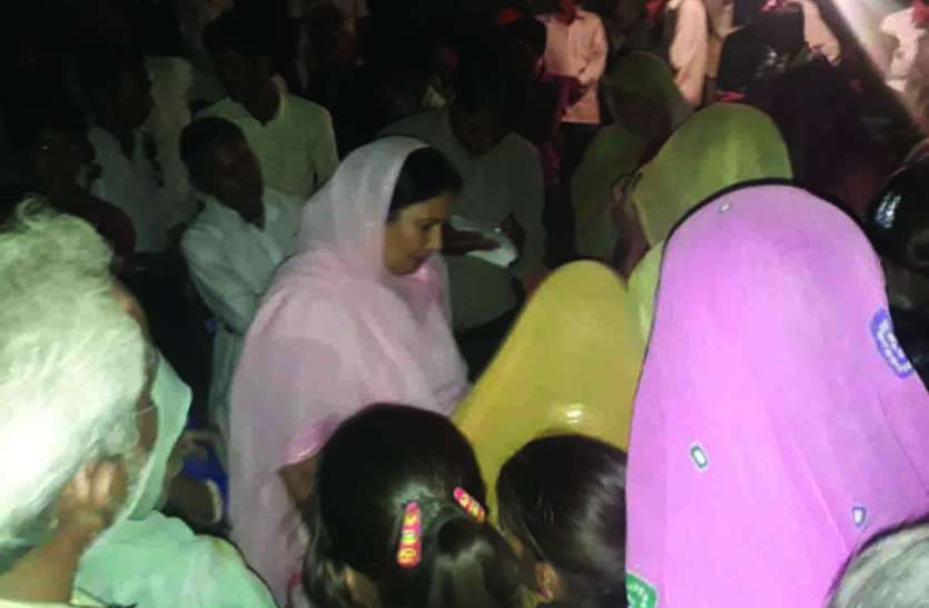 Kiran Maheshwari,Rajsamand news,Rajsamand Hindi news,rajsamand latest news,rajsamand news in hindi,rajsamand latest hindi news,rajsamand latest news rajsamand,Latest News rajsamand,Latest hindi news rajsamand,MLA rajsamand, PUBLIC HEARING : बिजली समस्या को लेकर उच्च शिक्षा मंत्री ने विद्युत निगम के कनिष्ठ अभियंता को लगाई फटकार