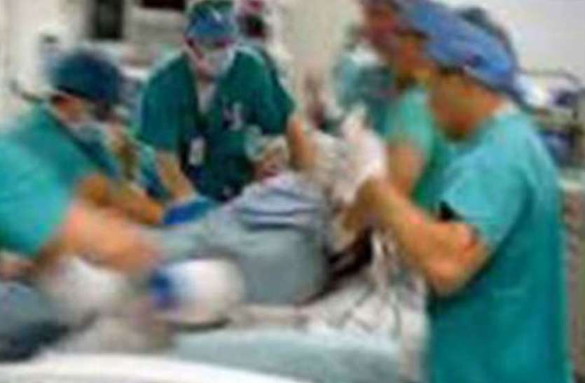 Woman doctor Death महिला डॉक्टर की हो चुकी थी मौत, पास बैठा था डेढ़ साल का मासूम बेटा, परिजनों के उड़े होश