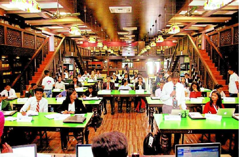indore वुमन को मिले हथियार के अधिकार : पक्ष इससे अपराध बढ़ेंगे, कानून सख्त हो : विपक्ष