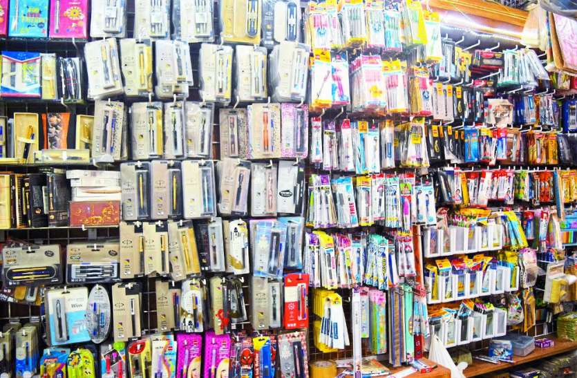 World stationary day news in satna World stationary day: जीवन की खुरदरी राहों को समतल करती स्टेशनरी