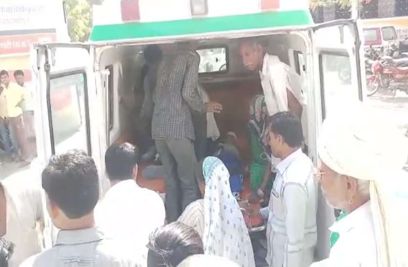 patrika video : महिद्पुर के पास दो बाइकें टकराई, पांच लोग घायल