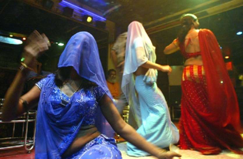 bar पैसा कमाने मुंबई गई लड़की ने सिर्फ एक रात में कमाए 28 लाख रु, फिर सामने आया सनसनीखेज़ सच