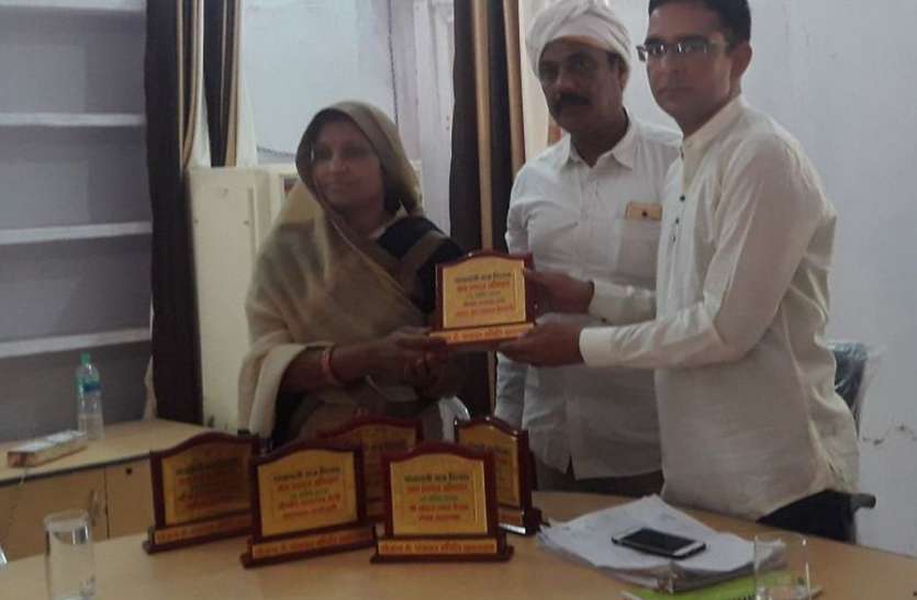 sawaimadhopur सराहनीय सेवाओं के लिए कर्मचारियों का सम्मान