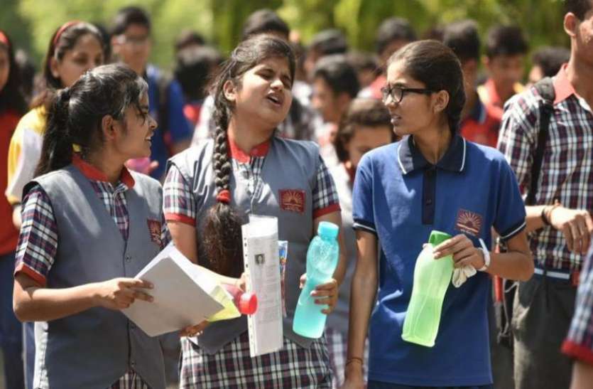 cbse exam सीबीएसई परीक्षा : 12 वीं के इकोनॉमिक्स की परीक्षा खत्म, विद्यार्थियों ने कहा पहले से ज्यादा कठिन था पेपर