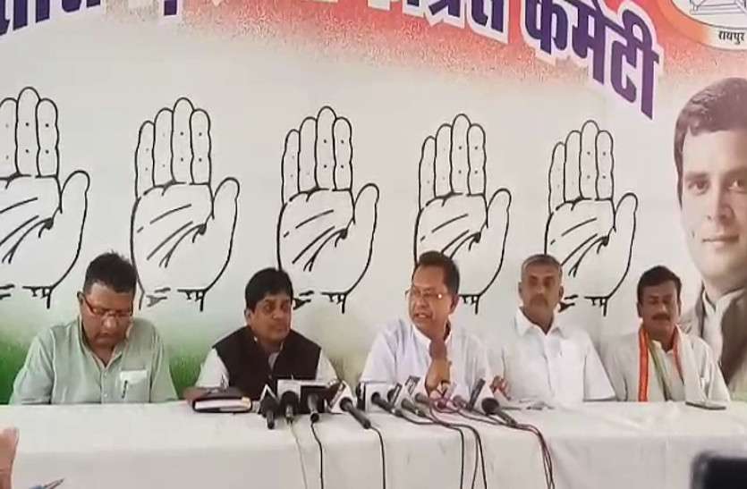 latest congress news कांग्रेस बोली, आदिवासियों की नहीं सुन रही छत्तीसगढ़ सरकार, 2018 में मिलेगा जवाब