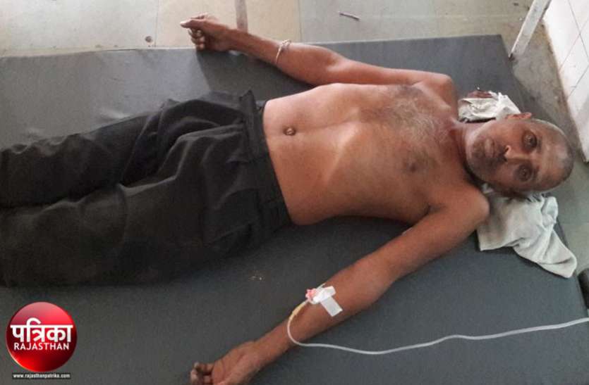banswara बांसवाड़ा : बुजुर्ग पिता को बेटे ने पट्टे से इतनी बुरी तरह पीटा कि अस्पताल में करना पड़ा भर्ती, जिसने देखा वो रह गया दंग