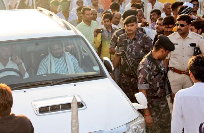 Hardik Patel हार्दिक पटेल के साथ नहीं दिखेंगे कमांडो, केंद्र ने छीनी वाई प्लस सुरक्षा