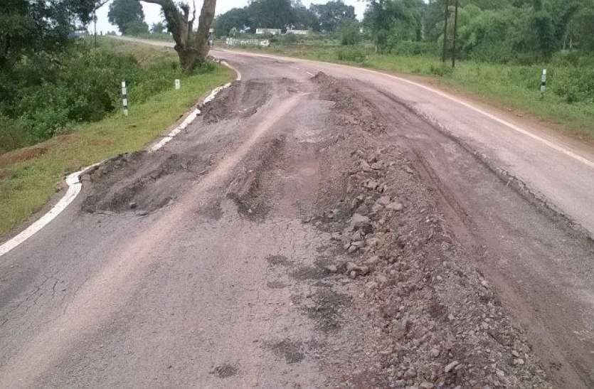 damage roads in udaipur जिले में नौ ‘खूनी’ सडक़ें, किसी विभाग को इनकी परवाह नहीं, सर्वे के बावजूद नहीं सुधरे ब्लैक स्पॉट्स