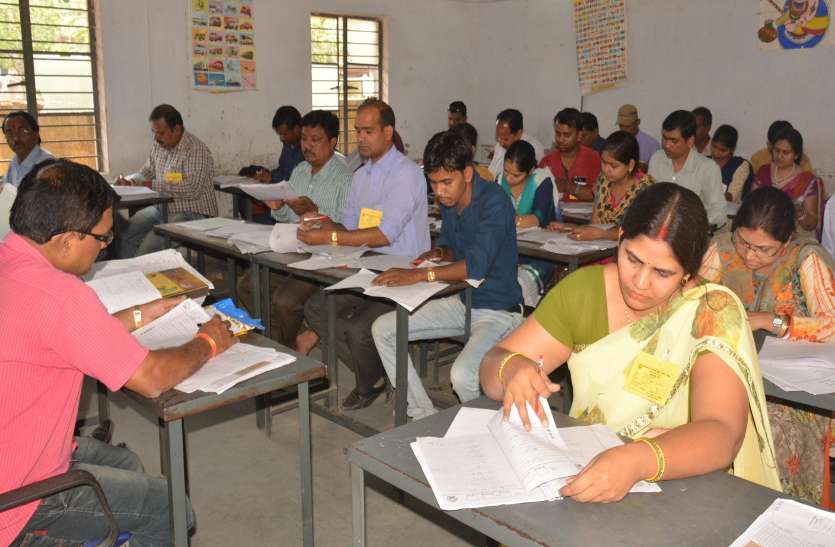 बोर्ड परीक्षा की उत्तर पुस्तिकाओं का मूल्यांकन जिले में पूर्ण टार्गेट से एक दिन पहले मूल्यांकन पूर्ण, अब रिजल्ट का इंतजार