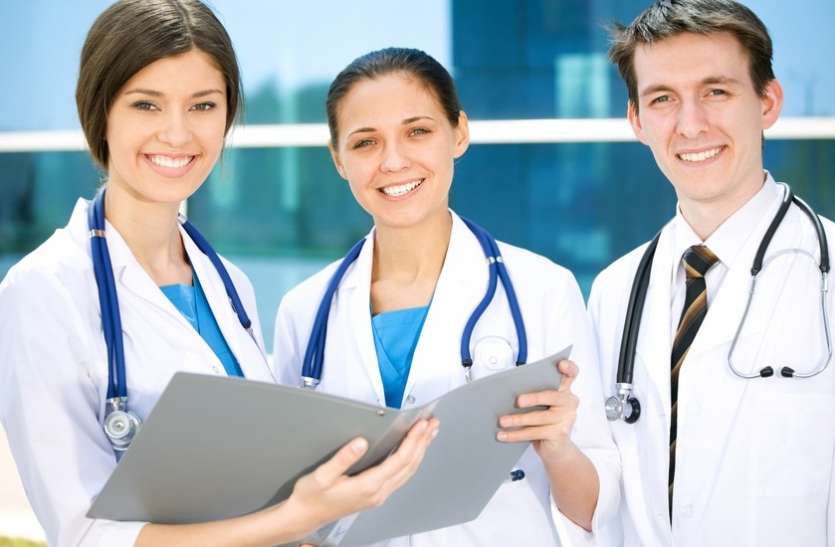Best Career Courses 10वीं के बाद करें ये डिग्री कोर्स, हर महीने मिलेंगे लाखों में सैलेरी