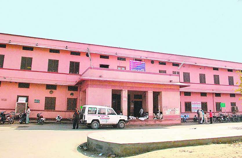 PBM hospital पीबीएम अस्पताल में 37 डीडीसी में से 11 बंद, दवा के लिए मरीज-परिजन हो रहे परेशान
